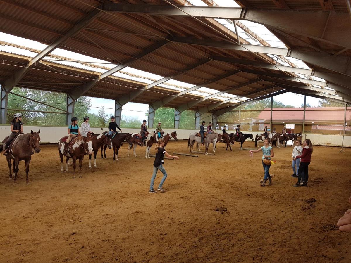 Chrom Ranch Reiterhof Acomodação com café da manhã Memmingen Exterior foto